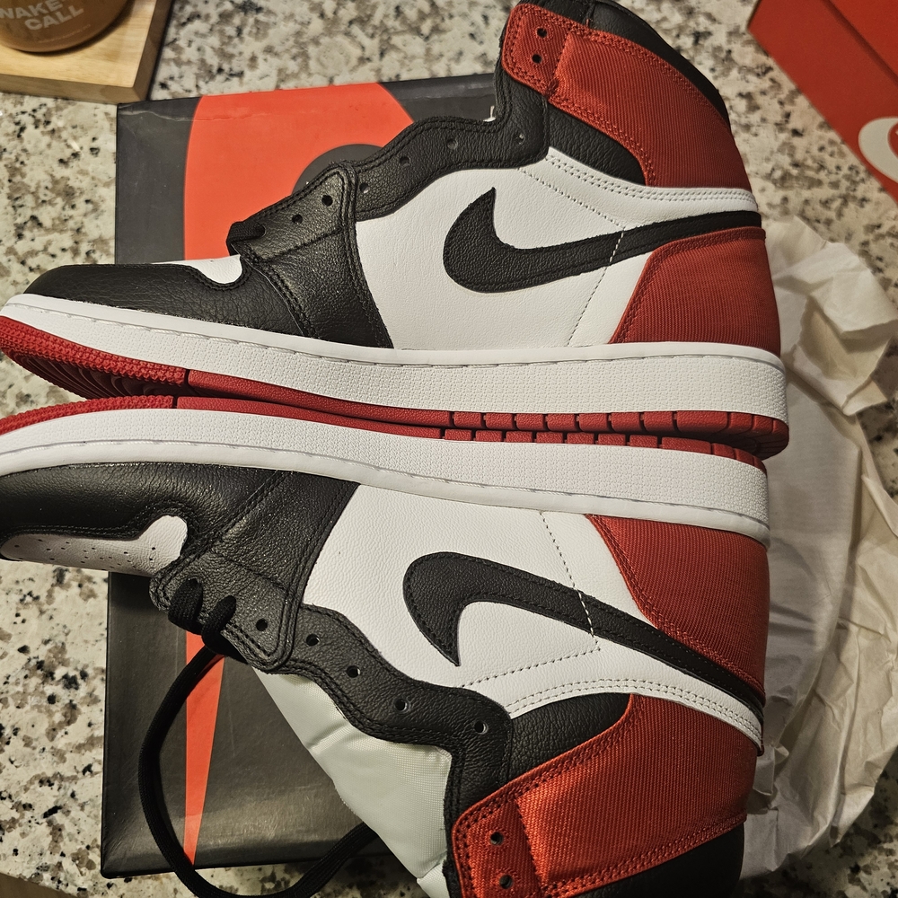 Wmns Air Jordan 1 Retro High 'Satin Black Toe'